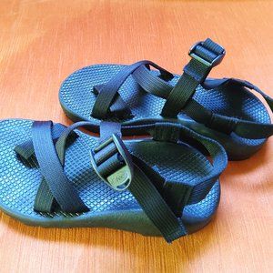 Black classic Chaco Vibram Z/2 hiking sandals Size 6